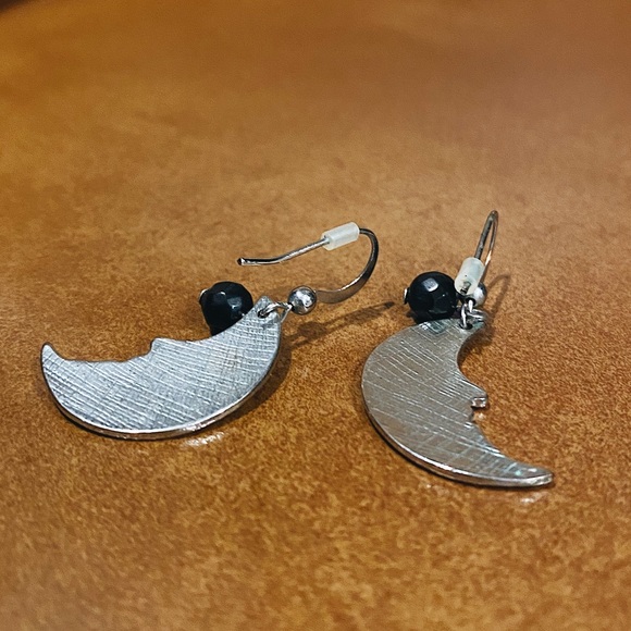 Vintage Man in the Moon Crescent Moon Earrings - Picture 2 of 3